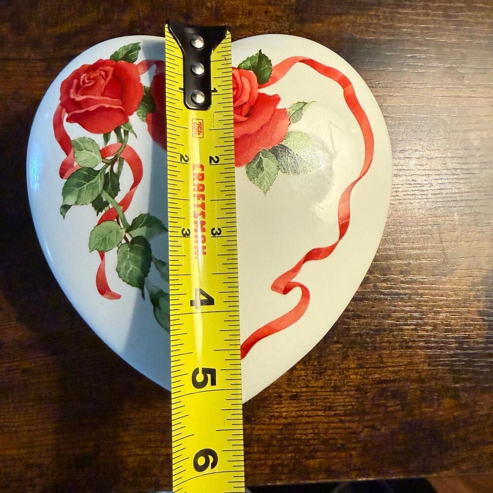 Vintage Charming Porcelain Valentine’s Day Collectible Jewelry/Trinket Box - Picture 3 of 7